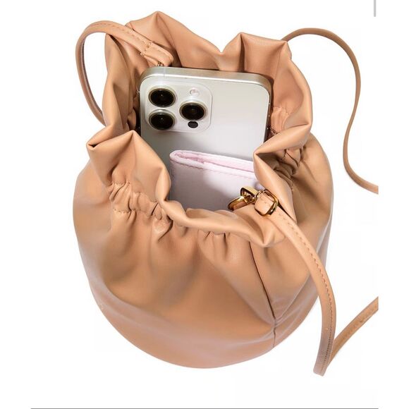 Victoria’s Secret Bare Cinched Top Carryall Bucket Bag Beige NEW - Picture 3 of 5